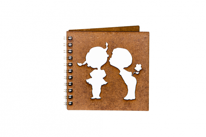 Agenda 10x10 personalizata din lemn cu o fetita si un baietel