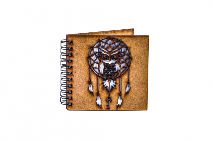 Agenda 10x10 personalizata din lemn cu bufnita cu dreamcatcher